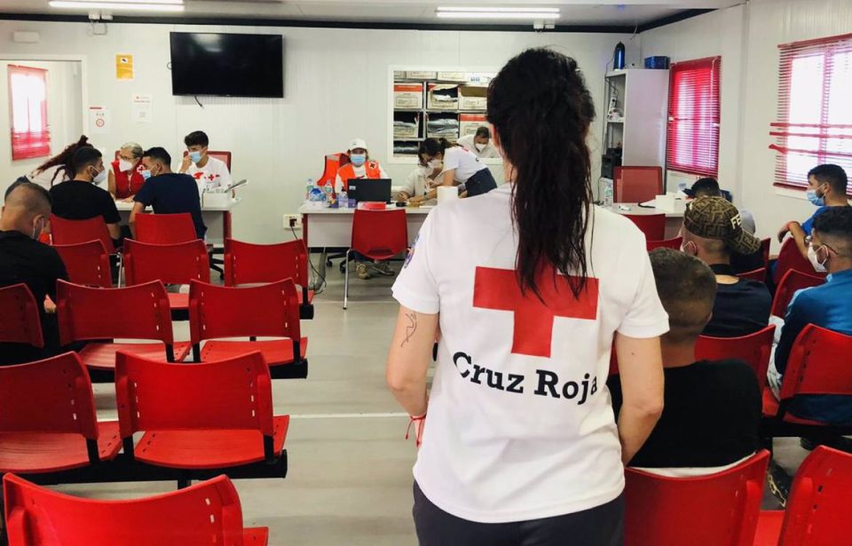 Cruz Roja atiende a más de 130 ocupantes de pateras en una decena de intervenciones desde el lunes (Almería)