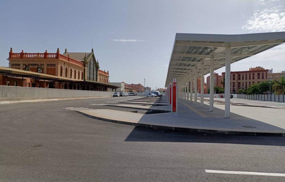 La estación provisional de bus y tren se pone en marcha con el traslado inicial de los servicios ferroviarios (Almería)