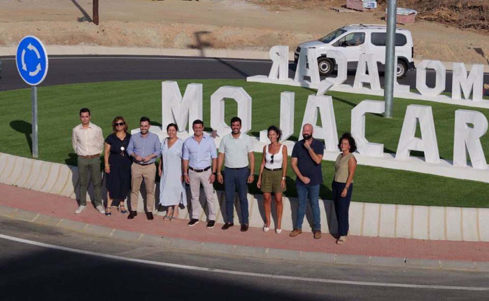 Diputación de Almería mejora el acceso al centro de salud de Mojácar con una rotonda