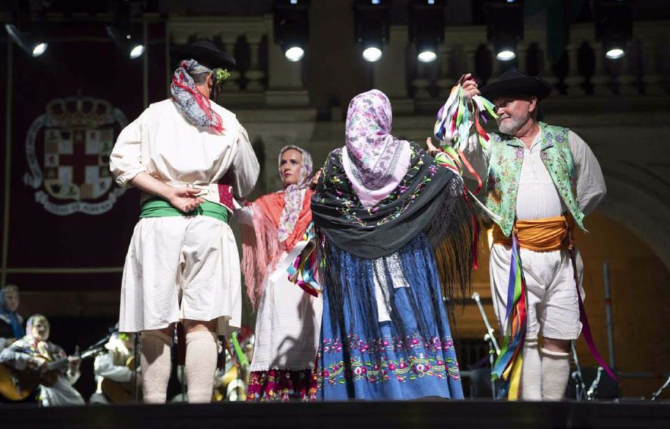 La indumentaria tradicional almeriense se pone en valor durante #AlmeriaenFeria