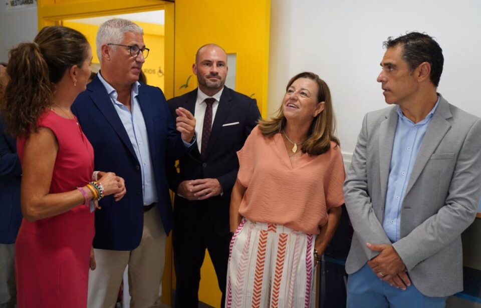 Castillo inaugura el nuevo instituto de Huércal de Almería tras una inversión de cuatro millones